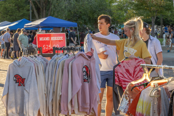 K3224 Red Brick Friday Uptown Oxford People shop for Miami University sweatshirts at an open air market.